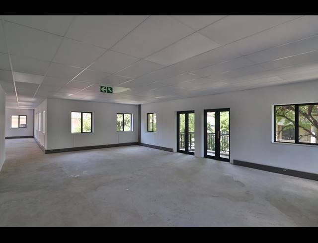1,527M² OFFICE TO LET IN VORNA VALLEY